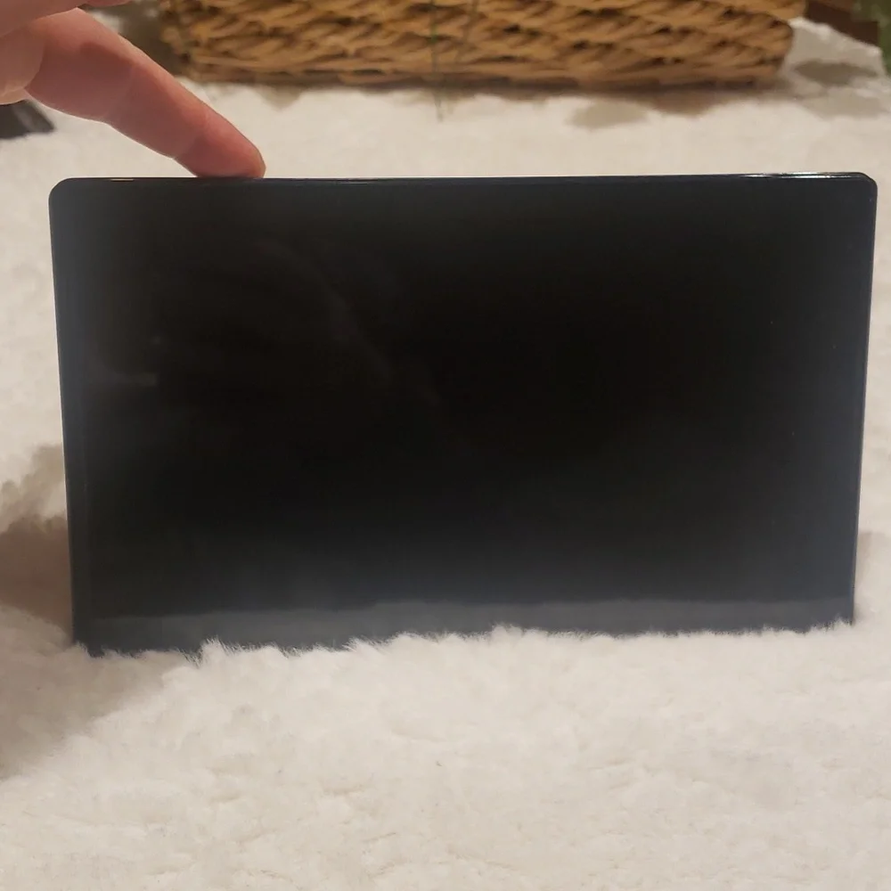 Small iPad black Ellipsis